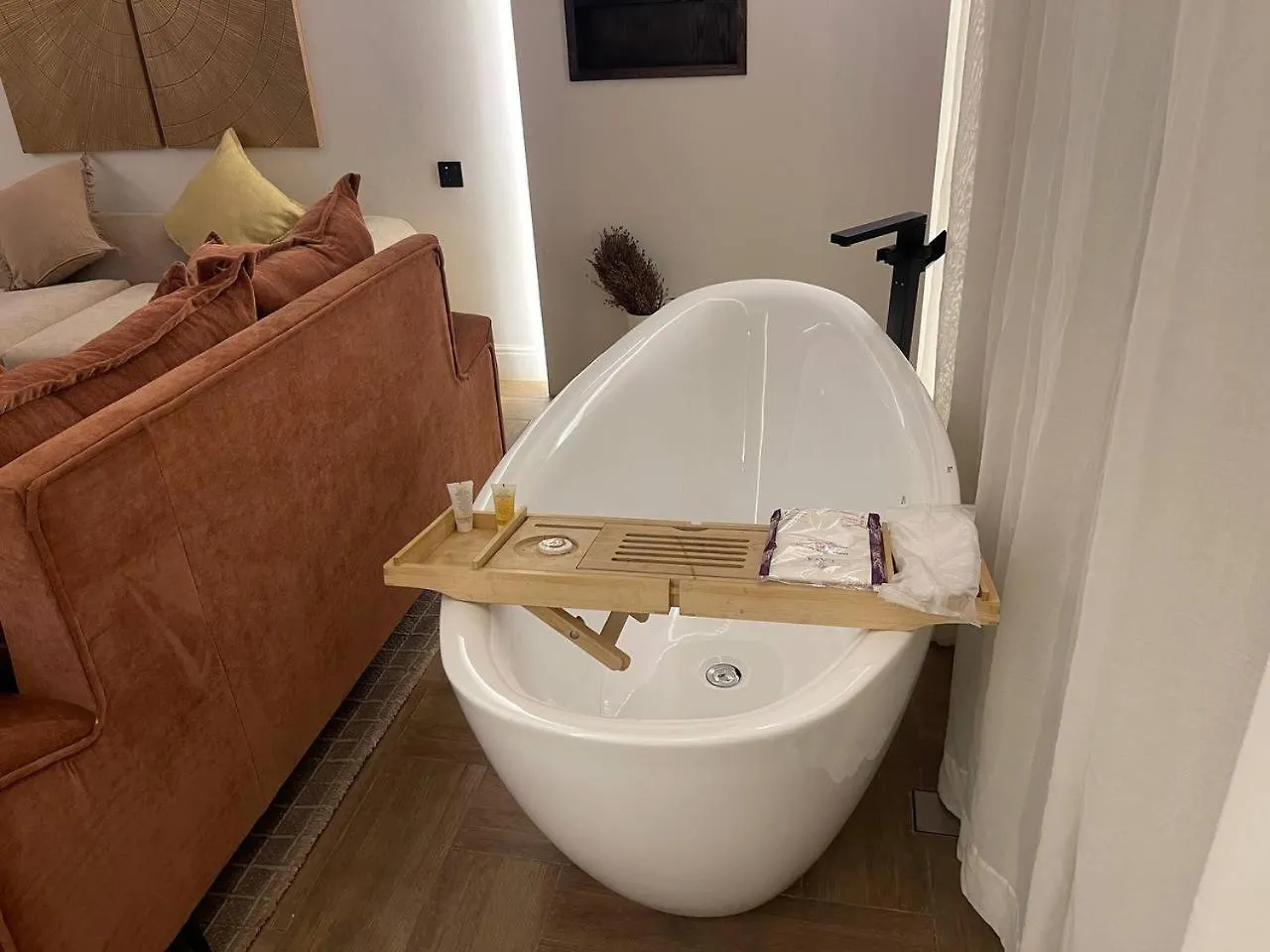 Bright - Apartment Mecca